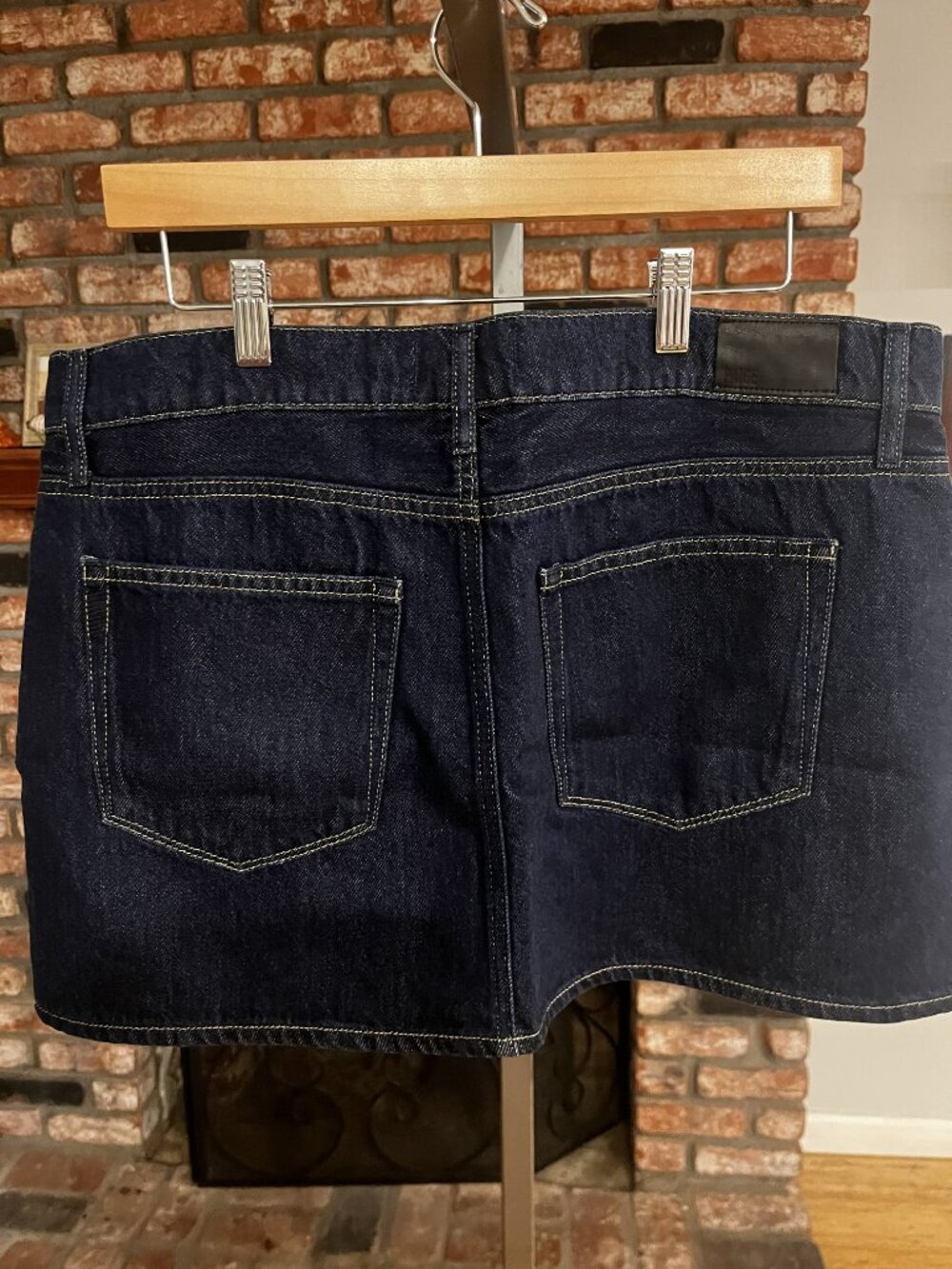 ✨ PAIGE Dark Wash Denim Mini Skirt Size 31 NWOT ✨ - Picture 2 of 2